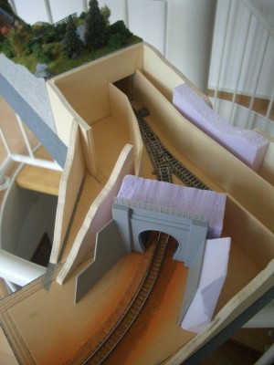 CIMG0188ff.jpg (683.64 KiB) 22158 mal betrachtet Eckmodul mit Tunnel und Abzweig