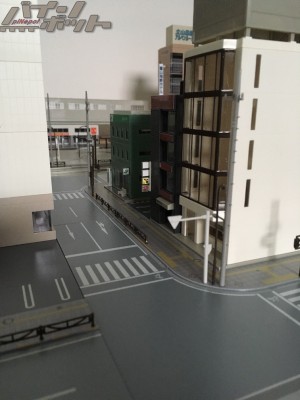 toydio_reboot04.jpg (144.7 KiB) 17726 mal betrachtet Reklame und Logos sind in Photoshop entstanden und folgen dem jeweiligen Originalgebäude