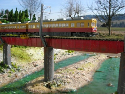 Keihan Triebzug auf der Brücke